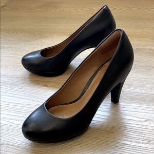 Clarks Soft Cushion Black Leather Pumps Classic Comfort Heels Office Minimalist